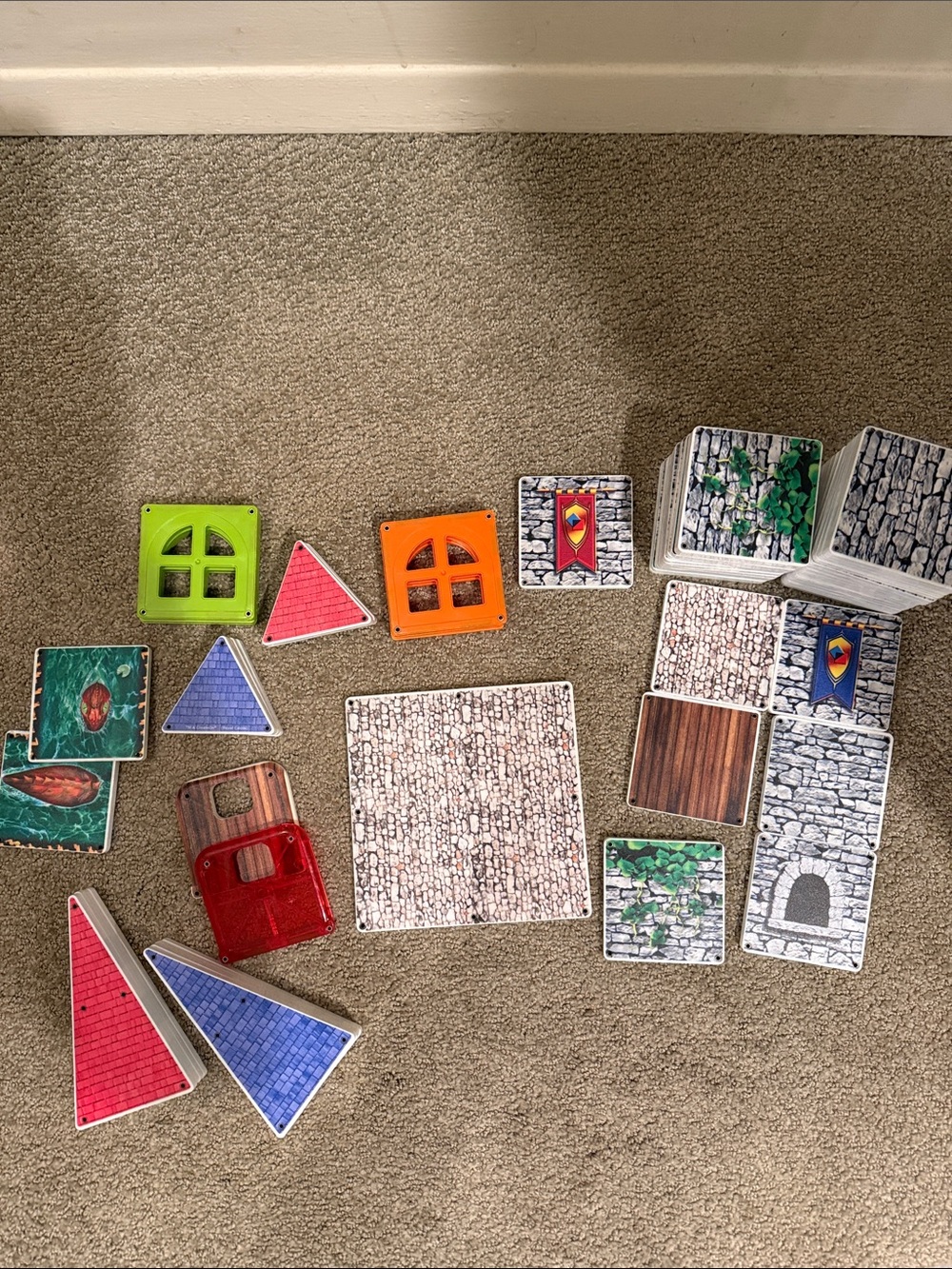 AMAZING LIMITED EDITION 60-PIECE MEDIEVAL-THEMED MAGNA-TILE SET